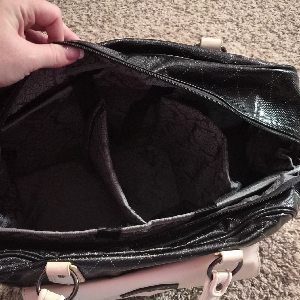 Mary Kay Black and Cream Quilted Travel Bag - Picture 3 of 8